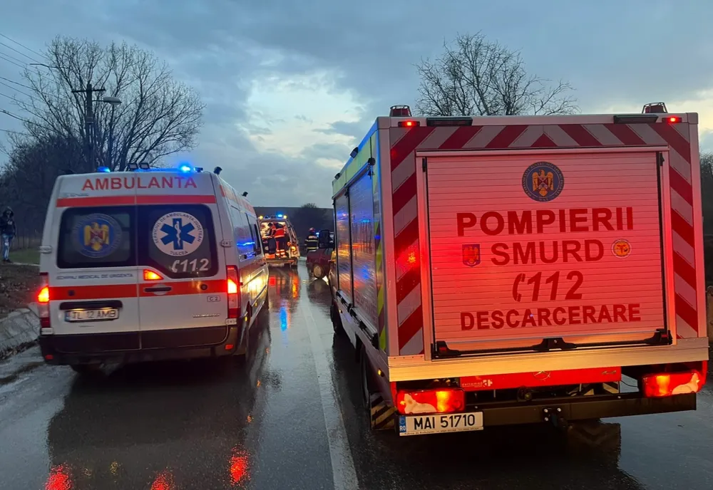 Mașină răsturnată pe DN22, trei victime