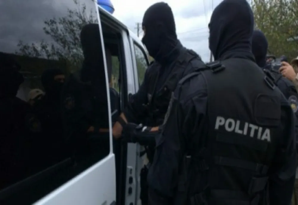 VIDEO Arestați pentru proxenetism și trafic de droguri. Operațiune de amploare