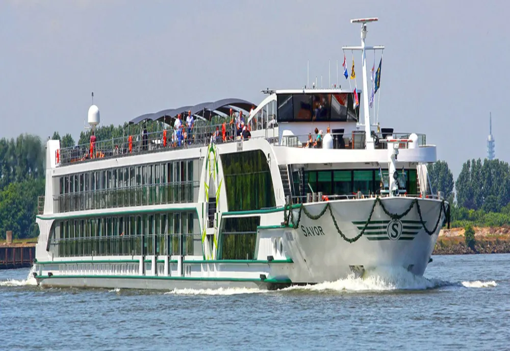 Turiști străini, sosiți în portul Constanța la bordul a două nave de pasageri