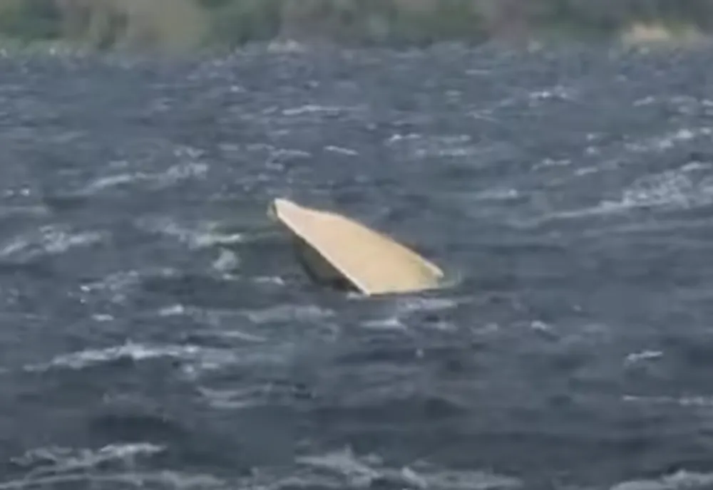 O barcă cu pescari s-a scufundat pe lacul Siutghiol