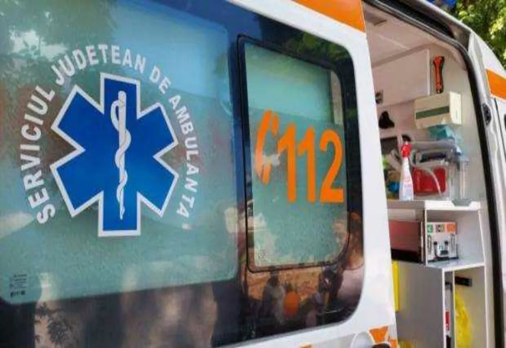 Ambulanță aflată în misiune, implicată într-un accident în Constanța: asistenta a fost rănită
