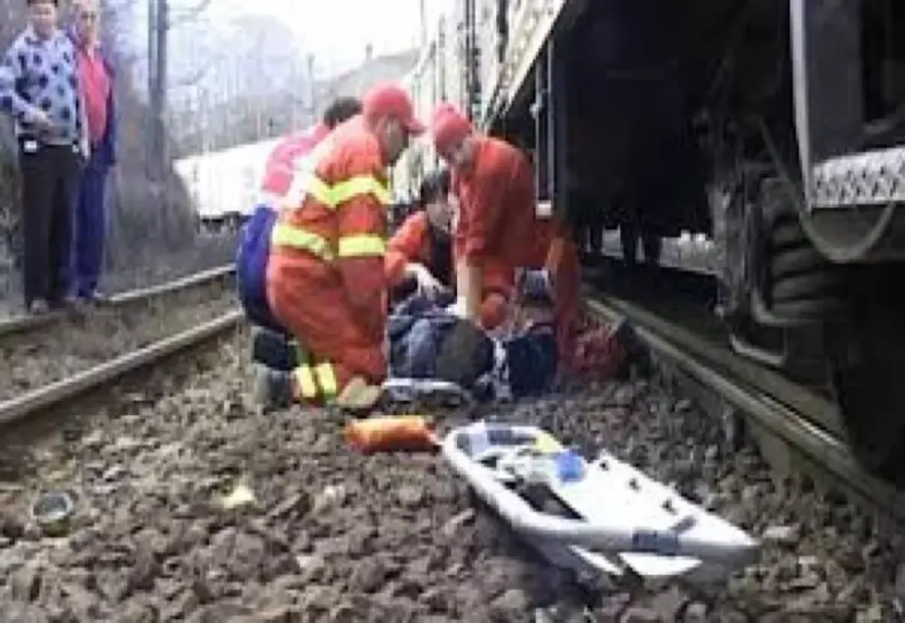 TRAGEDIE ÎN GARA MEDGIDIA: COPIL DE 10 ANI, ELECTROCUTAT DUPĂ CE A CĂZUT DE PE UN VAGON