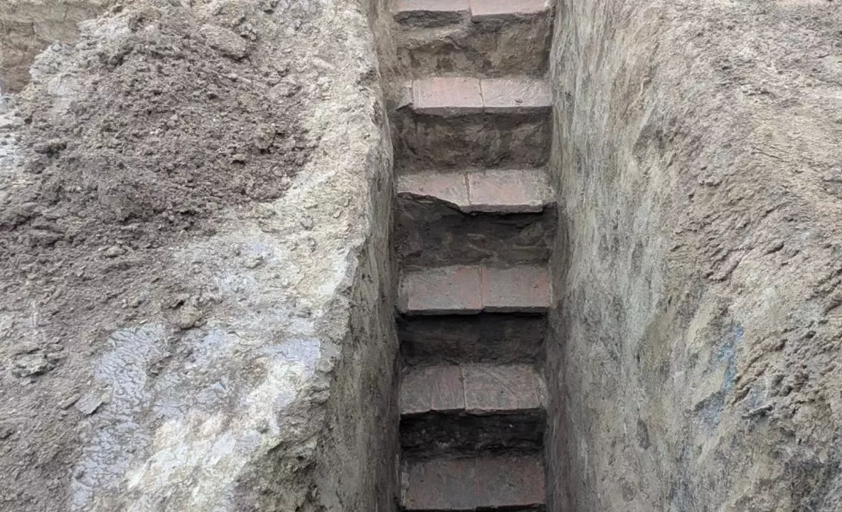 Descoperire arheologică la Constanța. O scară care duce către catacombe romane vechi de 2.000 de ani, dezgropată pe un șantier