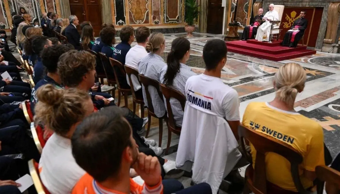 Moment special pentru David Popovici la Vatican! Campionul României s-a întâlnit cu Papa Leon al XIV-lea și i-a oferit un cadou simbolic