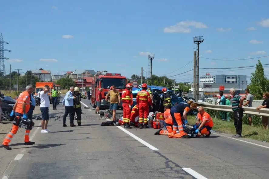 Accident grav în județul Constanța. Două mașini implicate și 7 victime, printre care și doi copii