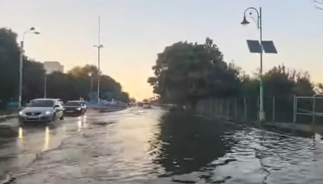 Avarie pe litoral. Colectorul principal de ape uzate din Năvodari a refulat | VIDEO