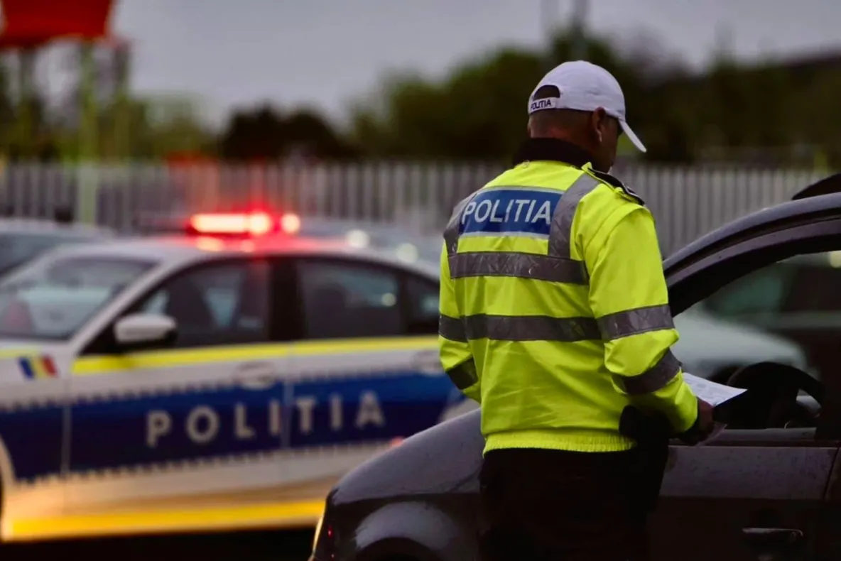 Un bărbat din Brăila, arestat după ce a fost prins furând mâncare din frigiderul unei case. Cum a intrat în locuință