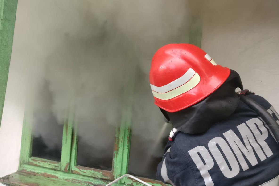 Incendiu la Tuzla. O bătrână a suferit un atac de panică