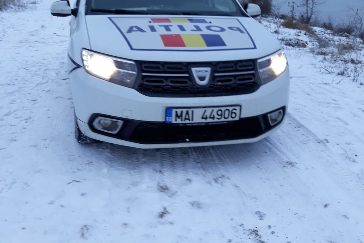 O femeie a fost găsită moartă, parțial dezbrăcată, pe un câmp la Medgidia