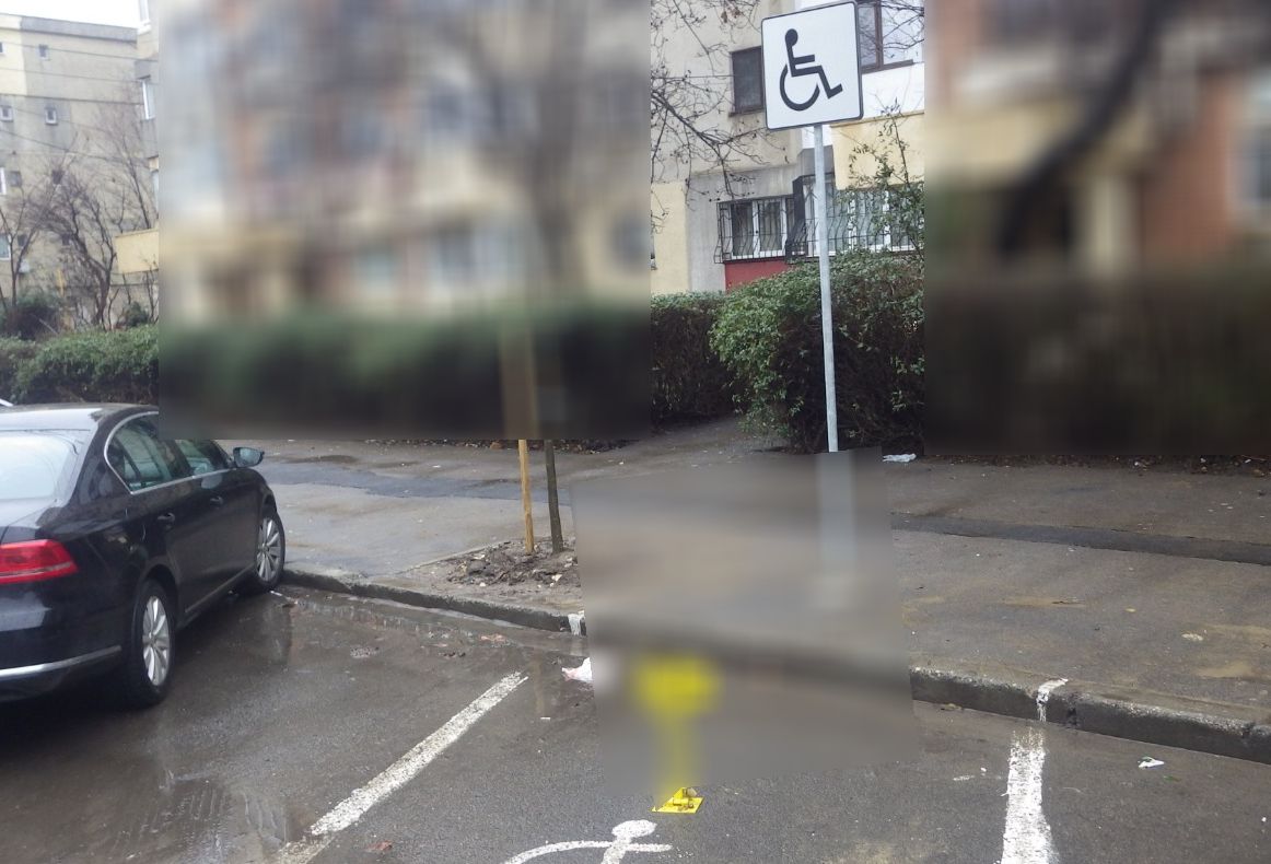 Amenzi de zeci de mii de lei pentru parcare pe locurile destinat persoanelor cu dizabilități