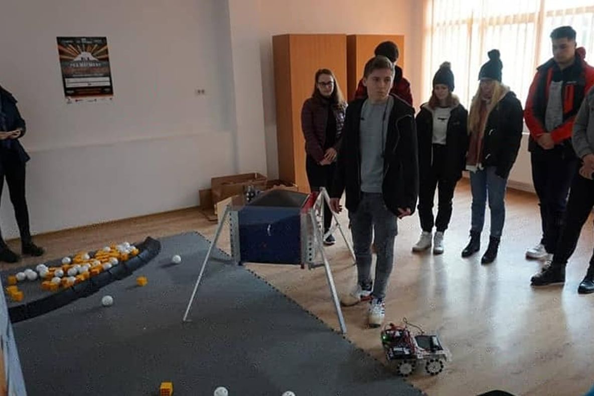 FOTO| Știința viitorului la primul club de robotică din Medgidia