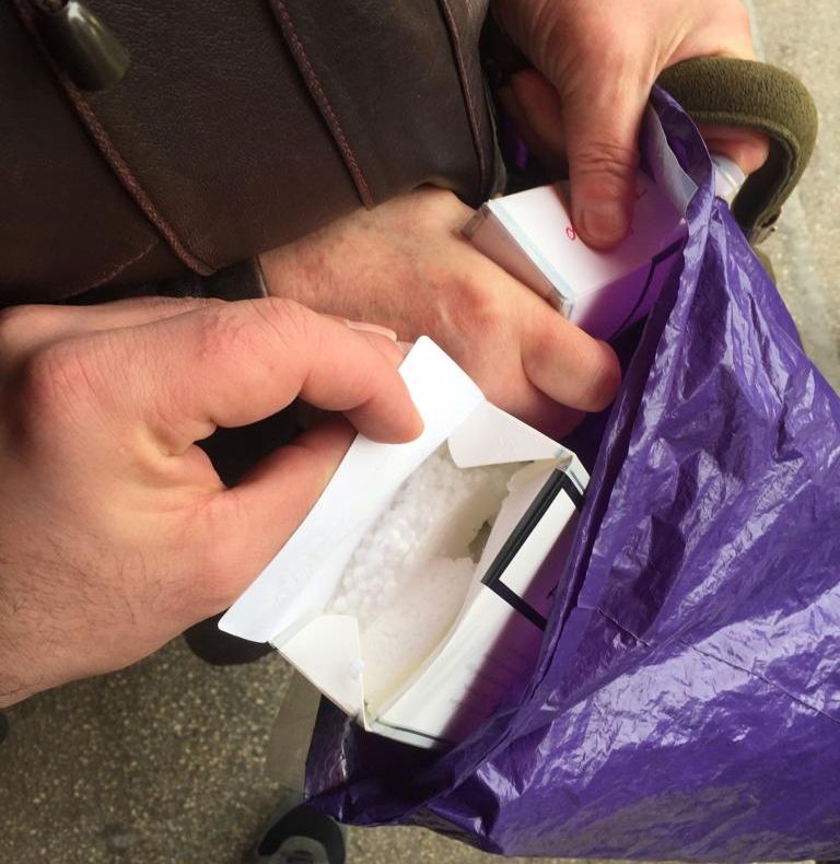 Pe „piața” din Constanța au apărut țigările de contrabandă cu polistiren!!