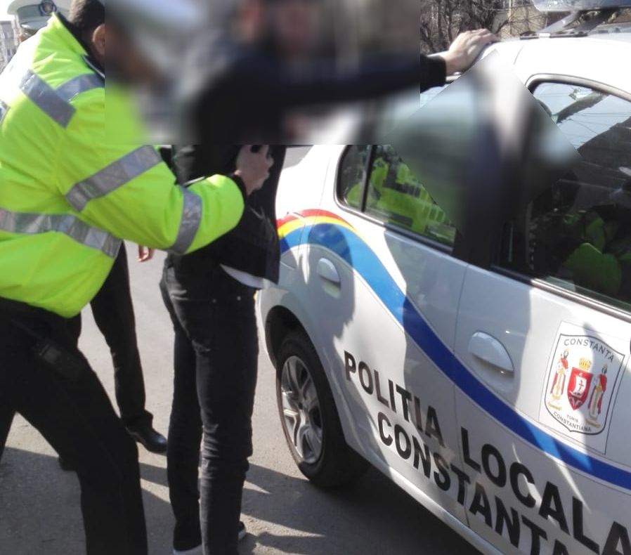 Șofer cu permisul suspendat, prins în trafic de polițiștii locali