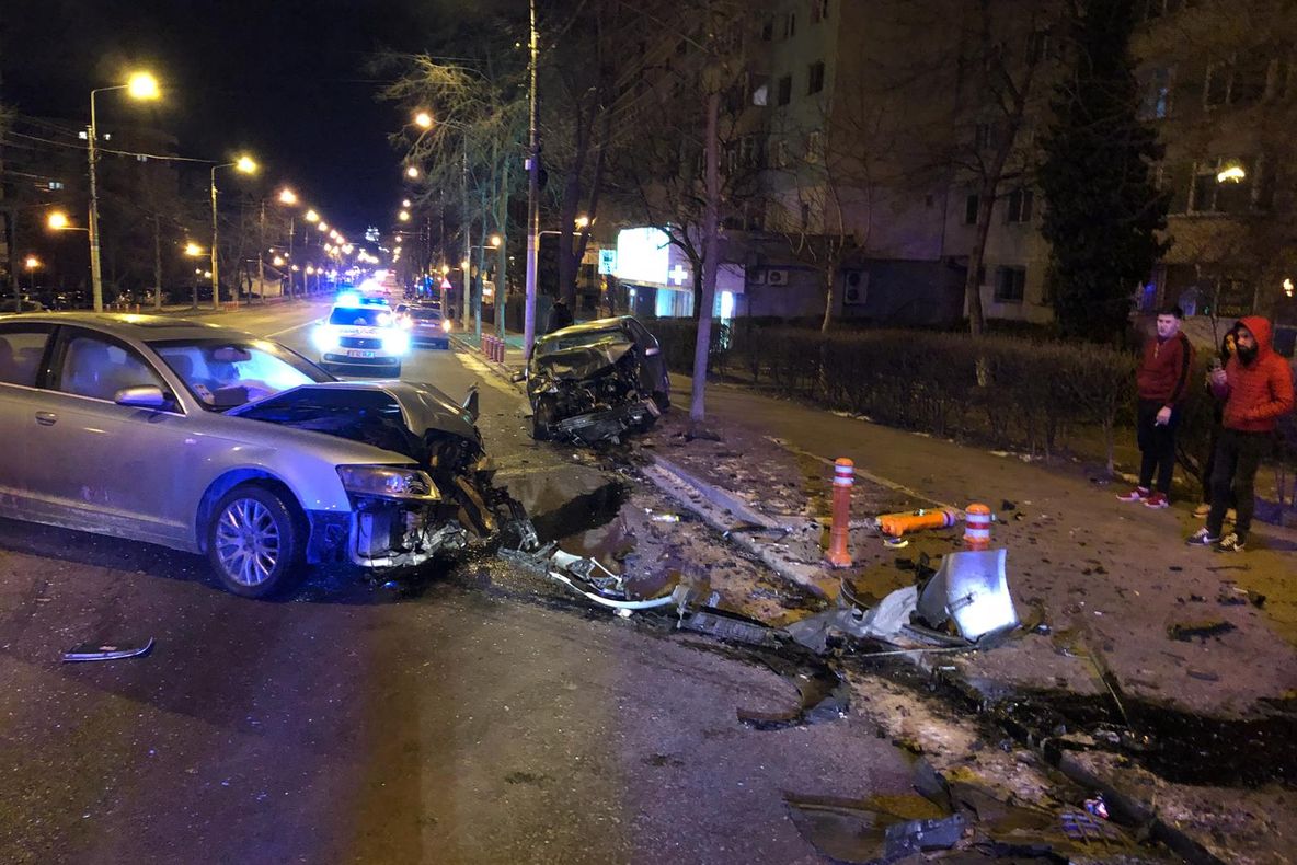 FOTO VIDEO| Alcoolul face victime! Un tânăr a făcut praf o mașină urcându-se beat la volan