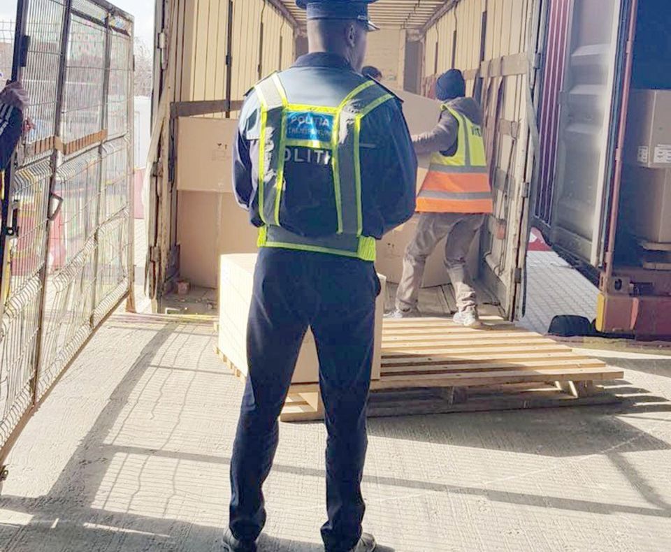 Contrabandă cu scutere electrice în valoare de 79.000 lei în Portul Constanţa Sud Agigea