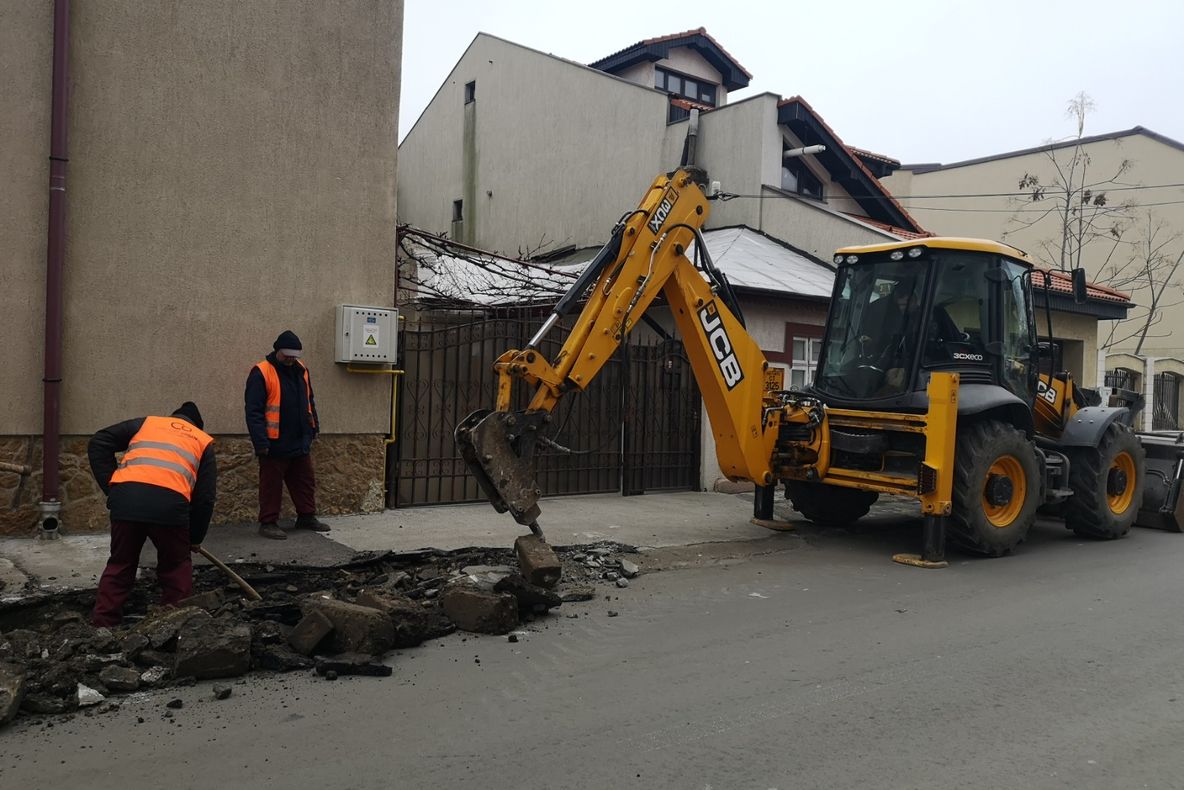 Continuă lucrările de reabilitare a trotuarelor din orașul Constanța