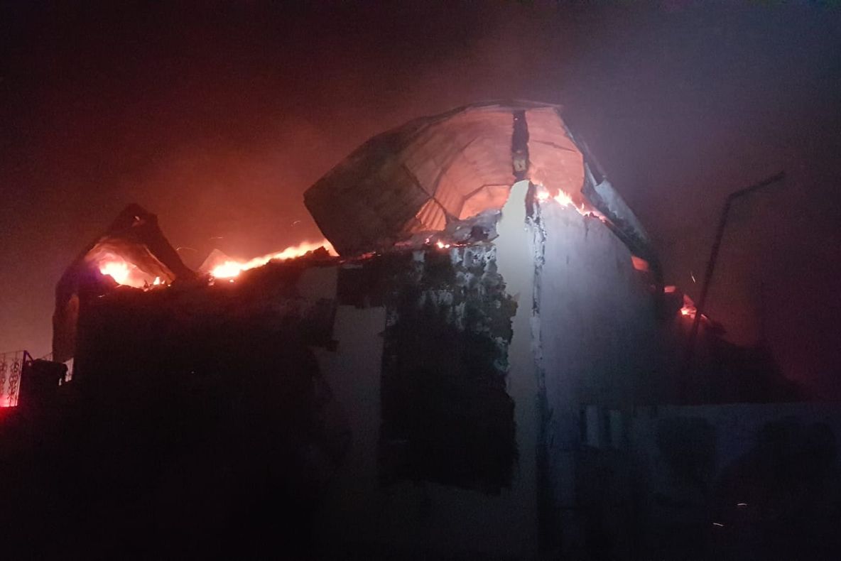 FOTO VIDEO| Incendiu de proporții la un motel din Sibioara