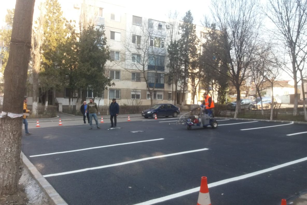 Noi locuri de parcare în locul garajelor, pe aleea Lăcrămioarei din Constanța
