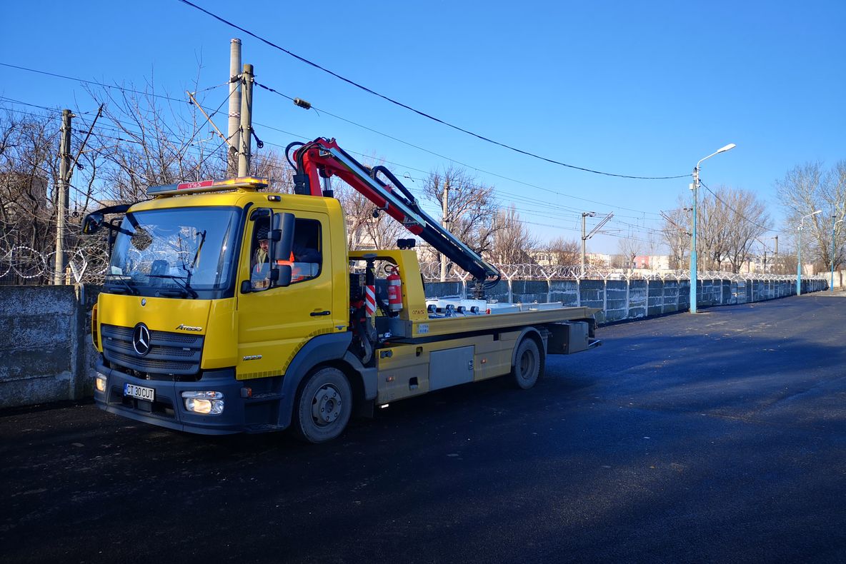 Începe ridicarea mașinilor parcate neregulamentar. Cât costă recuperarea autovehiculelor