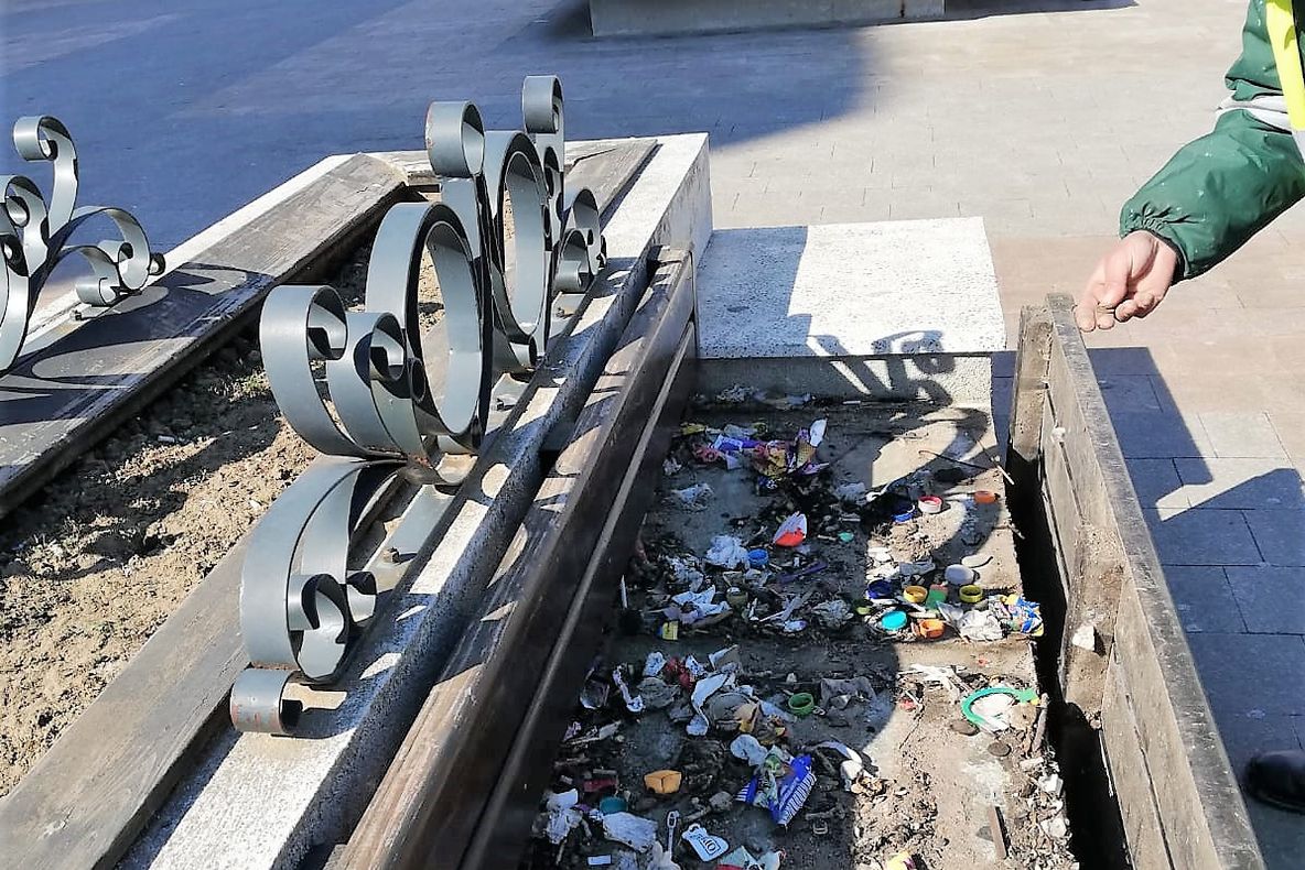 Continuă acțiunile de salubrizare stradală în Constanța!