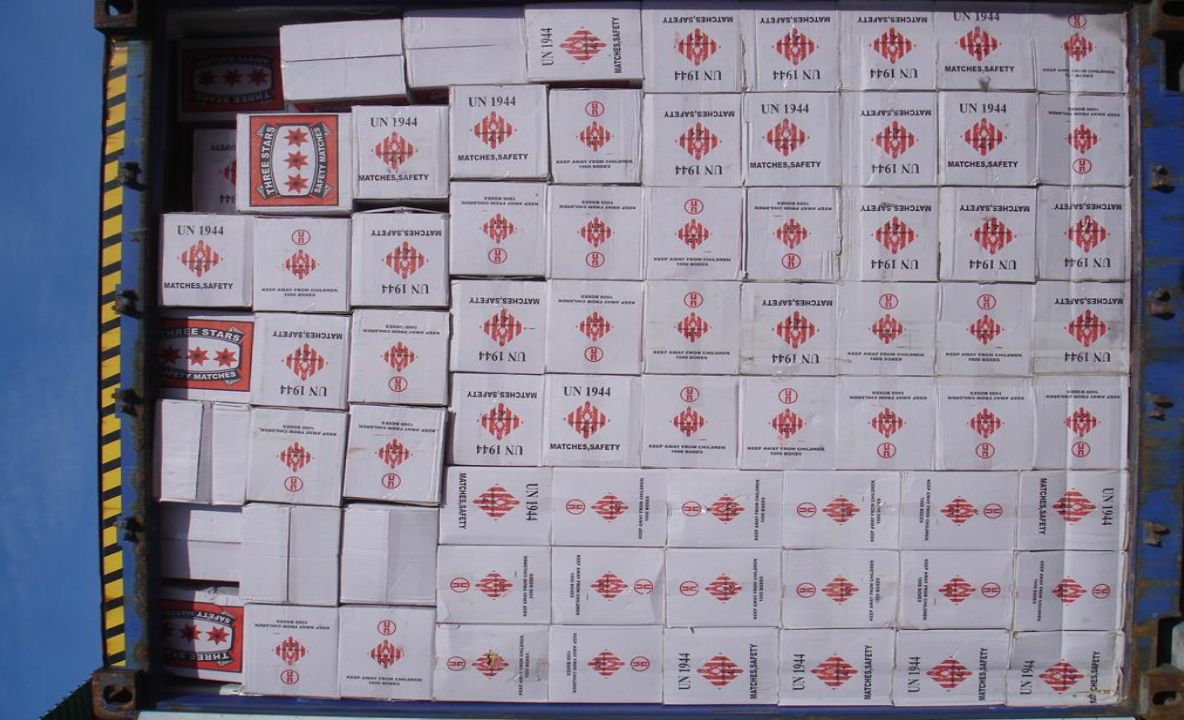 Chibrituri contrafăcute, de peste 640.000 de lei, confiscate în Portul Constanța