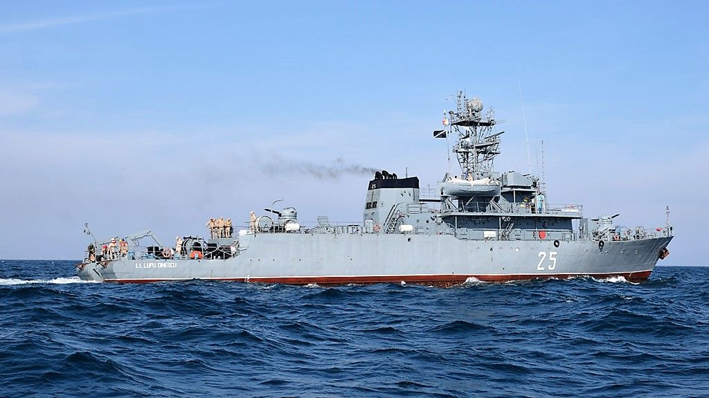 Un dragor românesc va participa la exerciții comune cu un vânător de mine francez