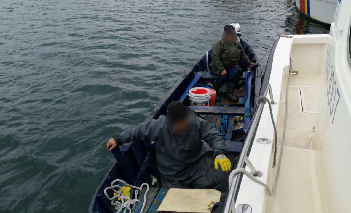 VIDEO| Intervenție periculoasă în Marea Neagra. Doi bărbați au fost salvați de Garda de Coastă