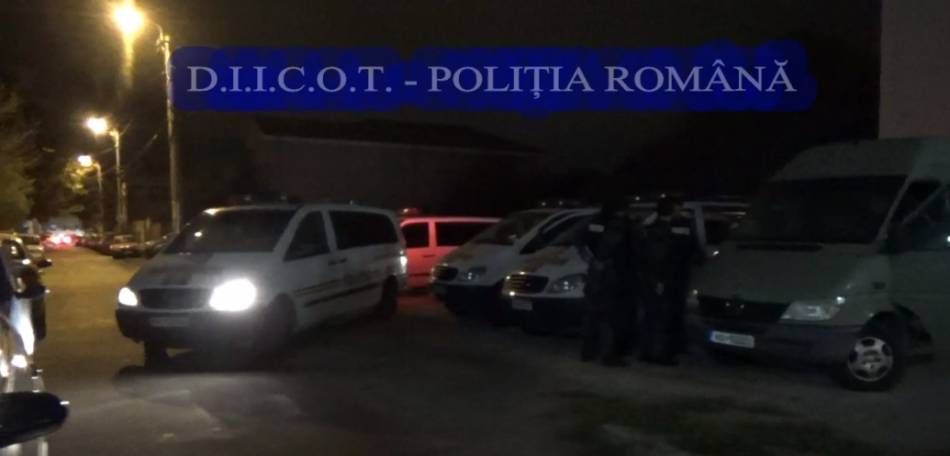 FOTO VIDEO| Acțiune de amploare: flagrant, perchezitii, sume uriașe