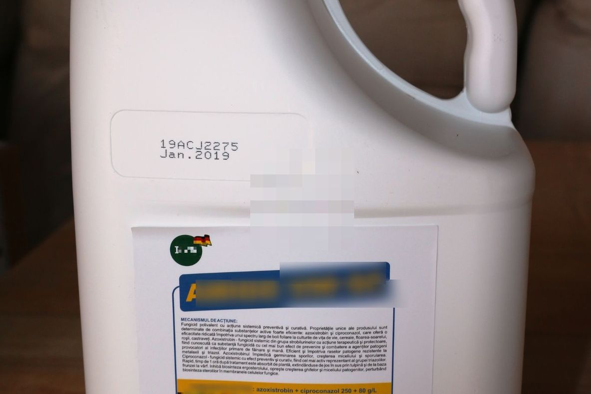 Mii de litri de produs pentru protecția plantelor, contrafăcut, confiscat în Portul Constanța