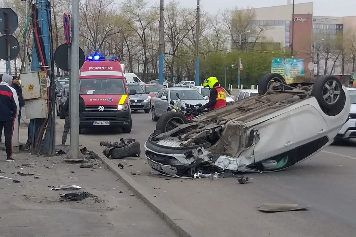 FOTO VIDEO| Viteza la volan face victime. S-a răsturnat cu mașina pe bulevardul Mamaia