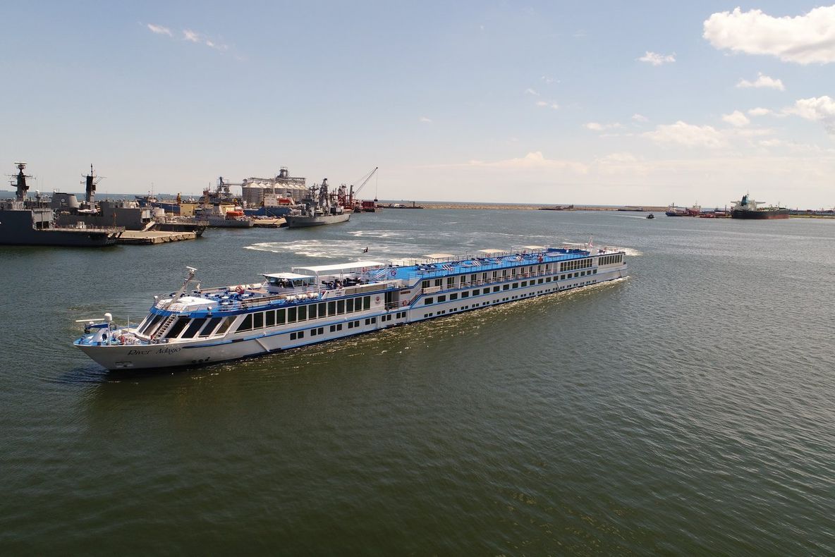 Două nave de pasageri, în Portul Constanţa