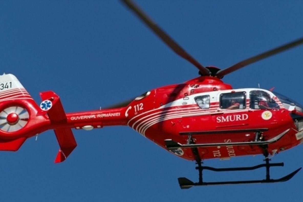 La un pas de tragedie. Un bărbat a fost luat cu elicopeterul SMURD