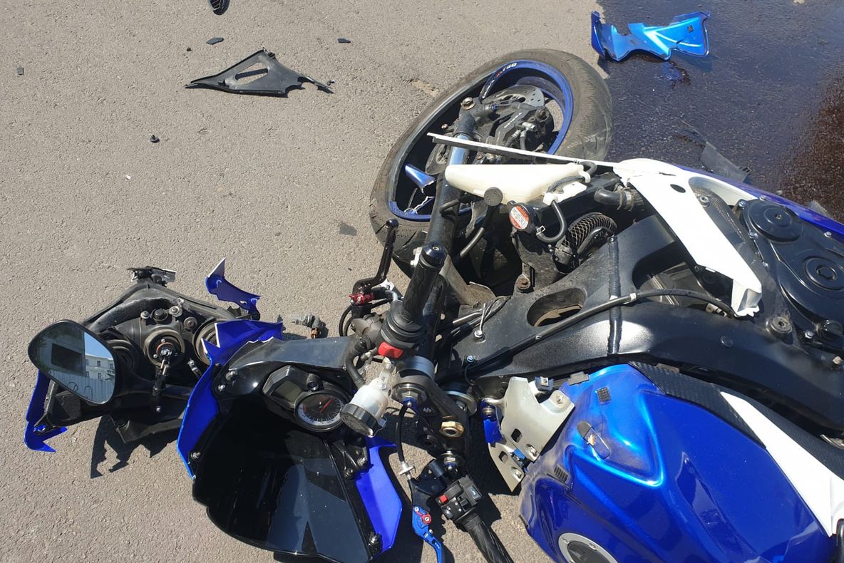 FOTO|Neatenția face victime.Motociclist lovit de o mașină în portul turistic Tomis