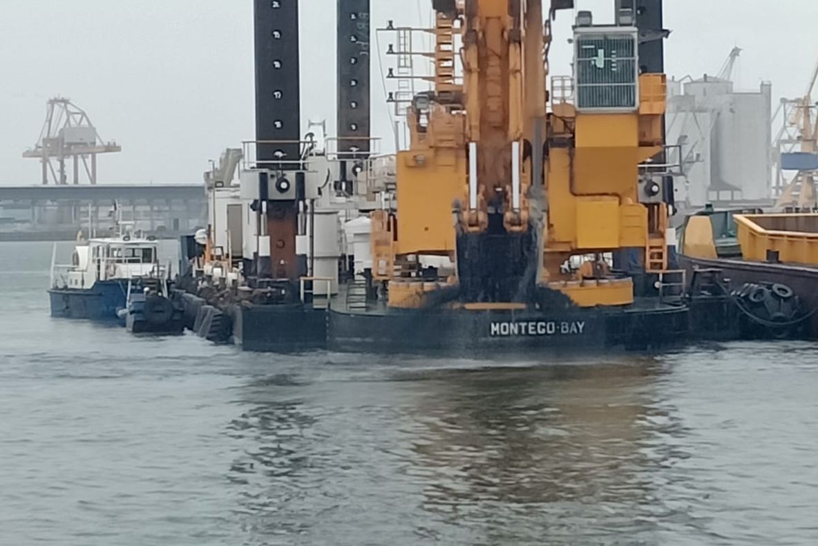 Lucrări de dragaj în Portul Constanța