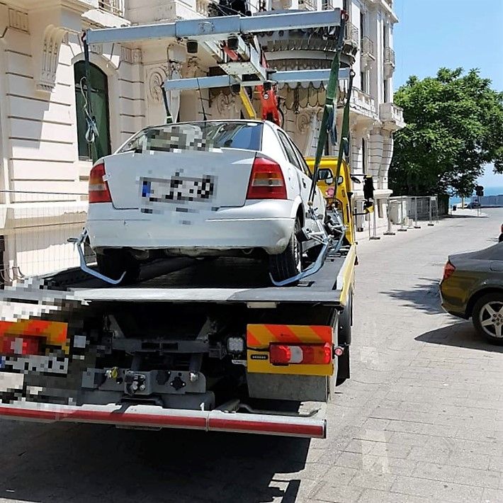 A început ridicarea mașinilor fără permis de acces în Zona Peninsulară!