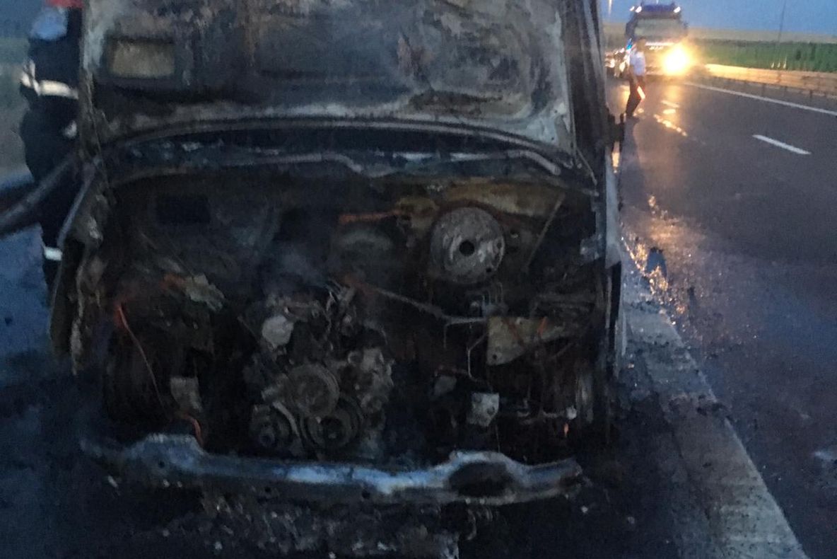 VIDEO| Autoutilitară făcută scrum pe Autostrada București - Constanța