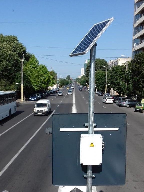Leduri și panouri fotovoltaice, la trecerile pentru pietoni din Constanța