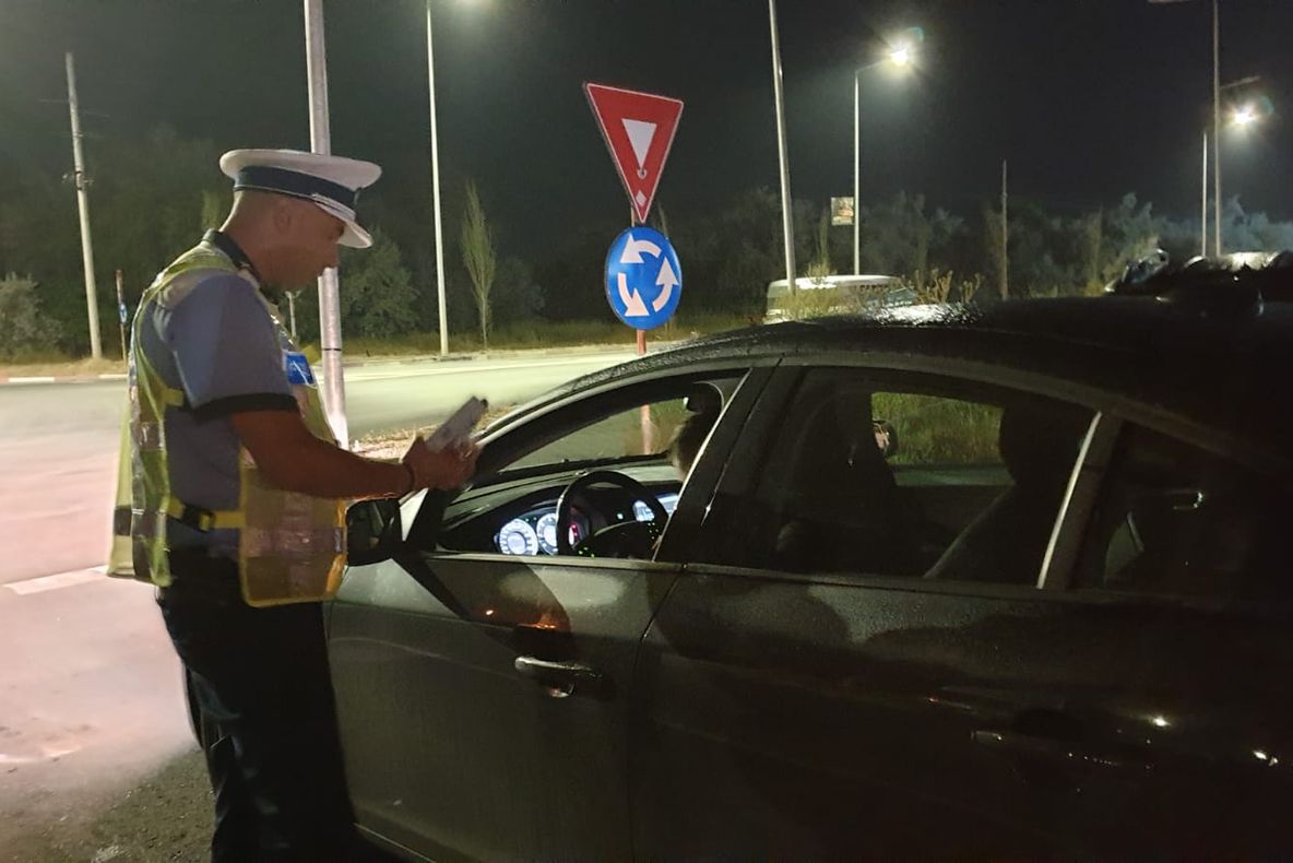 Razie în trafic, noaptea trecută. 27 de permise reținute