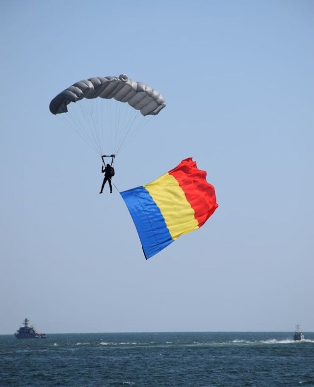 Scafandrii de luptă români participă la comemorarea a 75 de ani de la debarcarea din Normandia