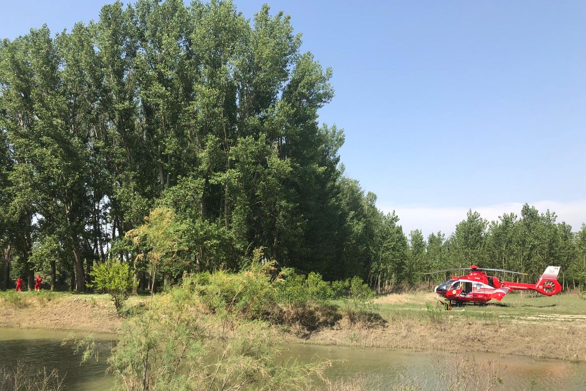 Antrenamente de elicoptere în Poligonul Complex de Trageri de la Capu Midia