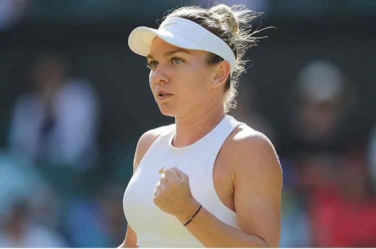 Simona Halep își prezintă trofeul de la Wimbledon la Constanța