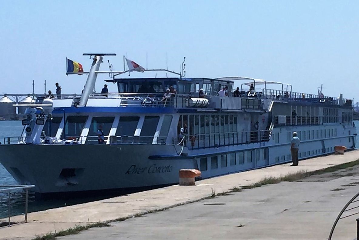 Nava de pasageri River Concerto revine la Constanța