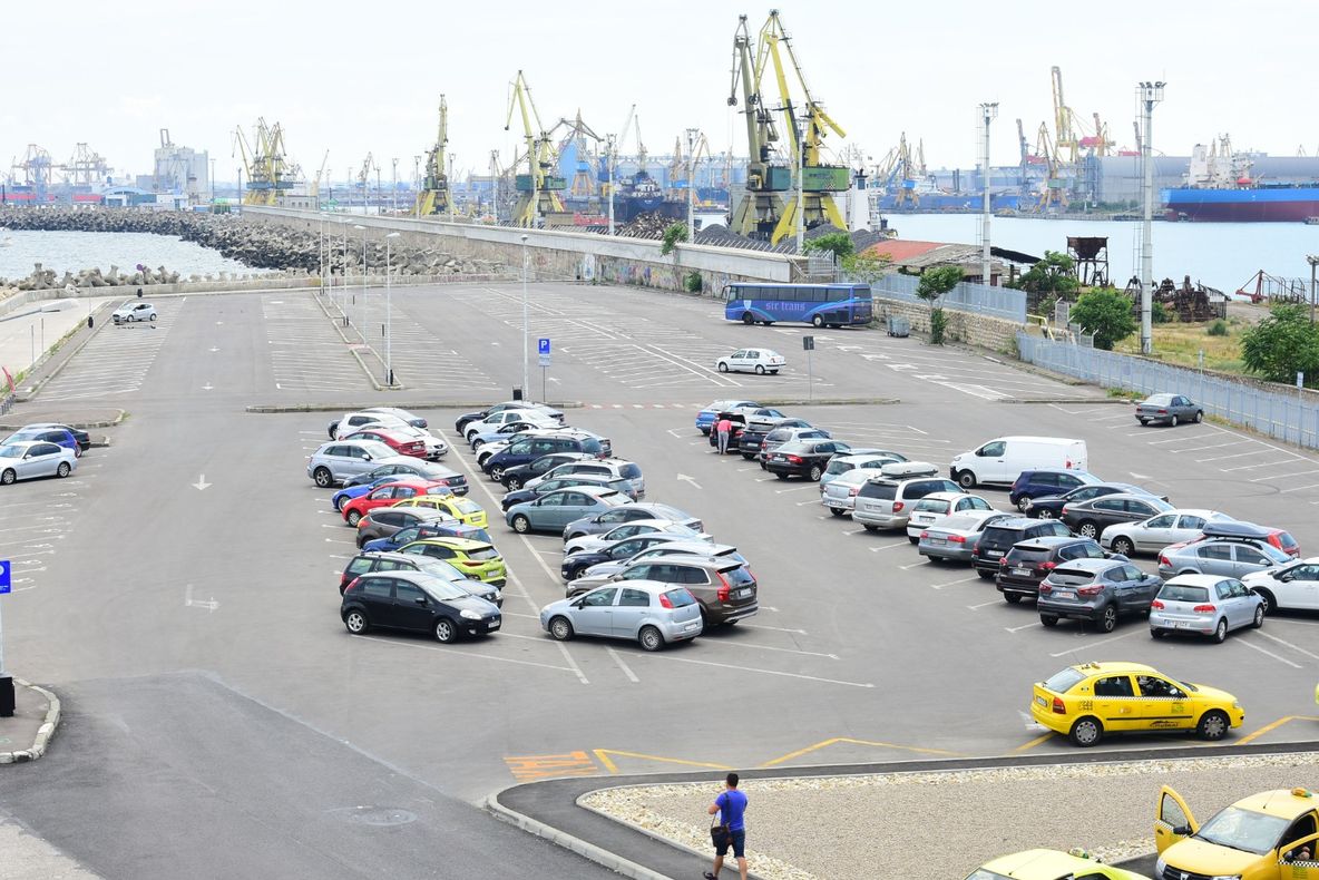 Parcarea de la Poarta 1, închisă până duminică