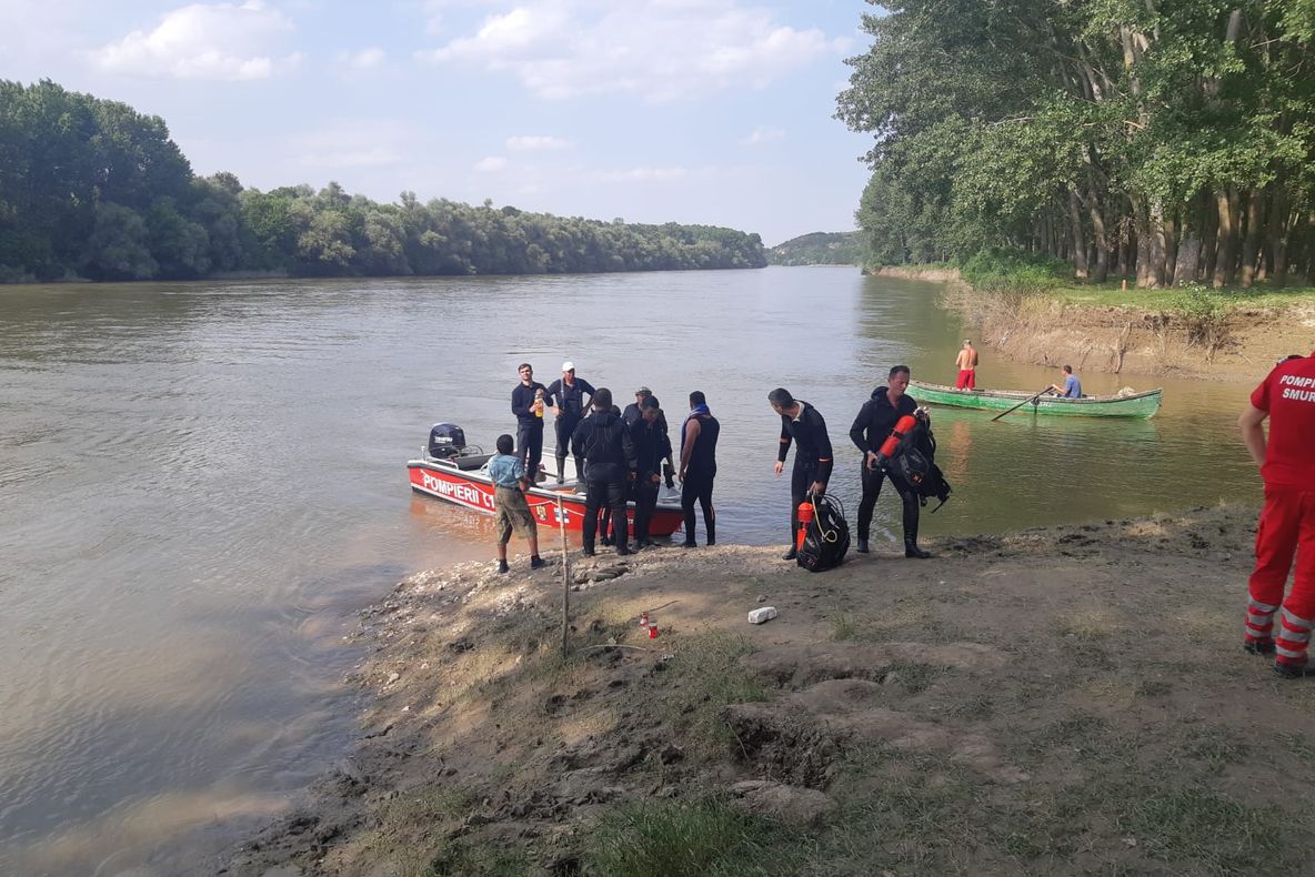 Echipaje de scafandri continuă căutarea adolescentului care s-a înecat în Dunăre