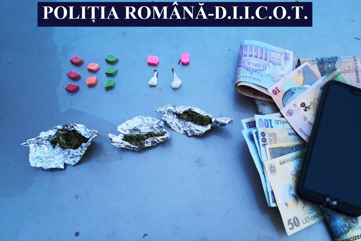 Dealerii trimiși în "vacanță" de DIICOT. 46 de dosare penale în urma unei acțiuni antidrog