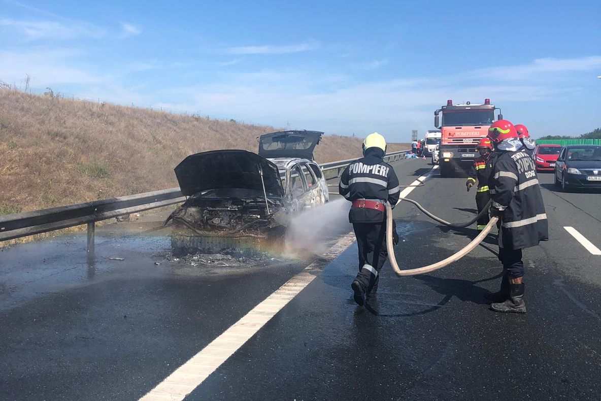 FOTO|Mașină făcută scrum pe Autostrada București - Constanța