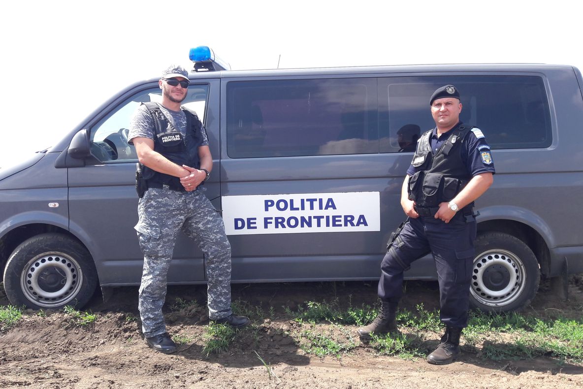 FOTO|Polițist de frontieră, decorat de președintele Klaus Iohannis