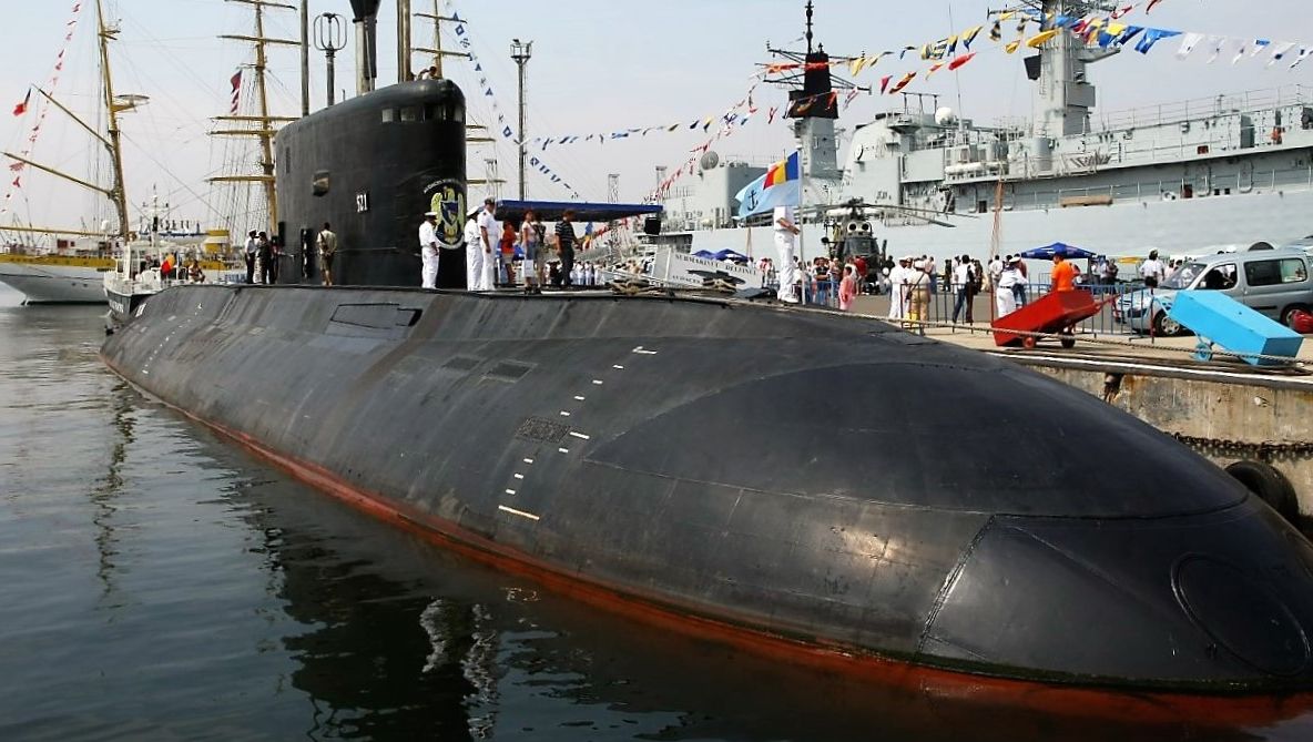 Submarinul Delfinul, pus, sâmbătă, la dispoziția vizitatorilor