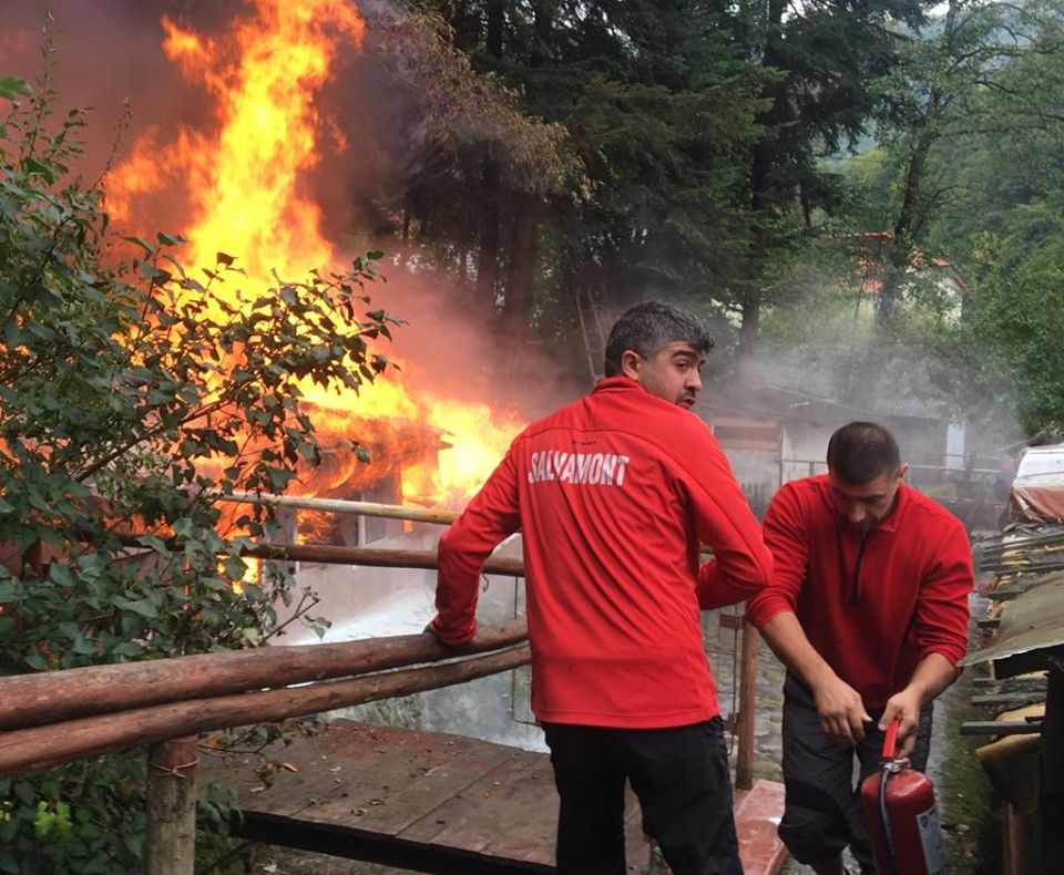 FOTO VIDEO| Incendiu în Constanța, intervin pompierii