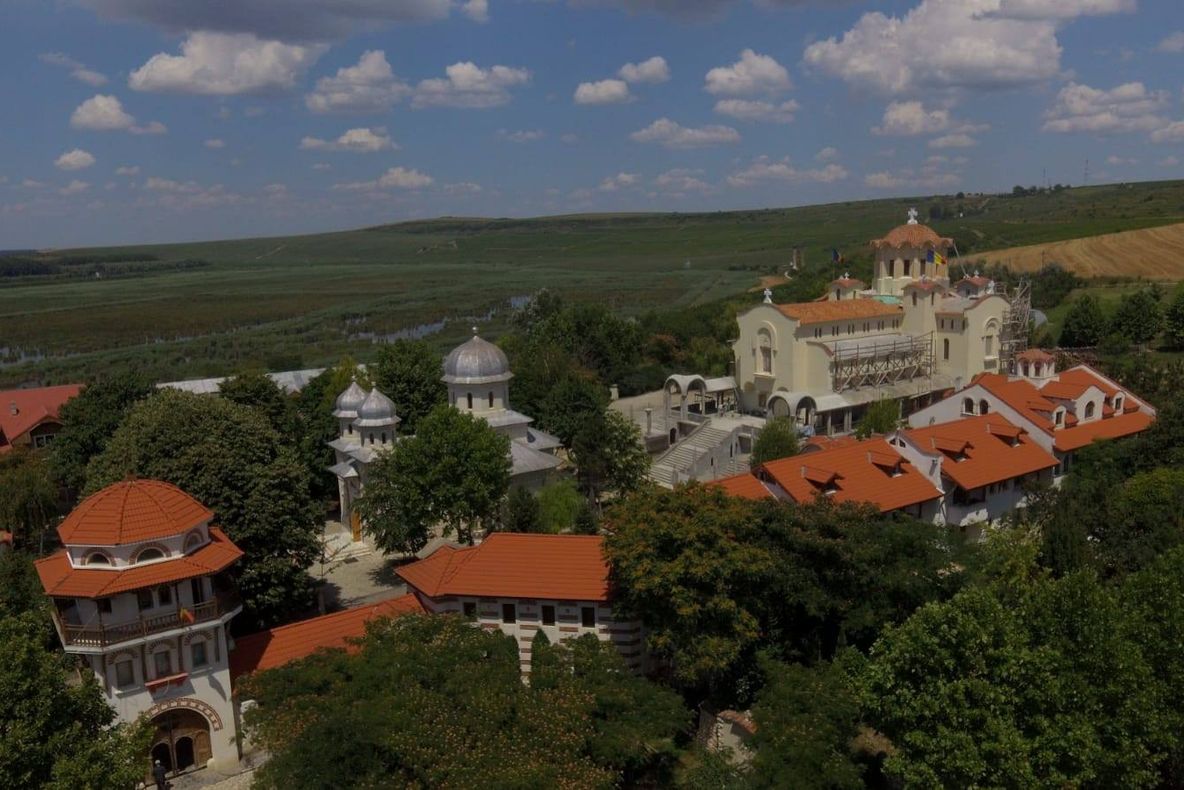 Înălțarea Sfintei Cruci, hram la mănăstirea Dervent